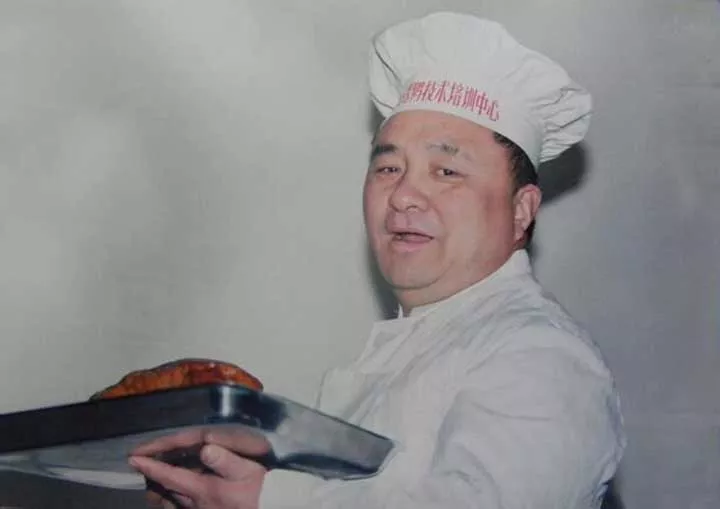 国家高级烹调技师、清真烤鸭传人艾广富
